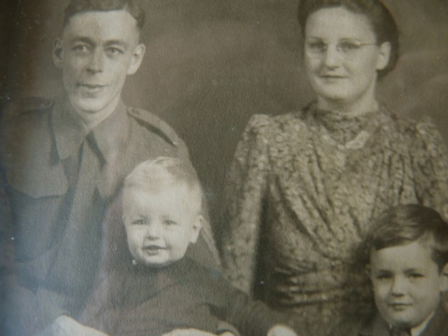 Roy, Ruth, Gary, Doug Xmas 1941